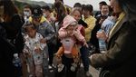 Santuy Tanpa Masker, Wisatawan Banjiri Tembok Besar China