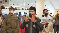 Danny juga menyoroti pengelolaan mal yang disebutnya tak menerapkan pembatasan keluar masuk pengunjung mal. (Foto: Ibnu Munsir/detikcom)
