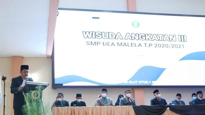 Wamenag Zainut Tauhid Saadi di acara Wisuda SMP dan SMA Pesantren Modern Internasional Dea Malela di Sumbawa