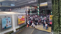Kepadatan masyarakat pun terjadi di dua pusat perbelanjaan yaitu di Yogya Kepatihan dan The Kings Shopping Centre.