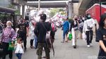 Warga Serbu Kawasan Wisata Belanja Alun-alun Bandung