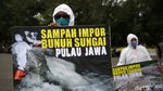 Foto: Aksi Tolak Sampah Import di Monas