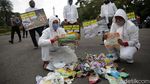 Foto: Aksi Tolak Sampah Import di Monas