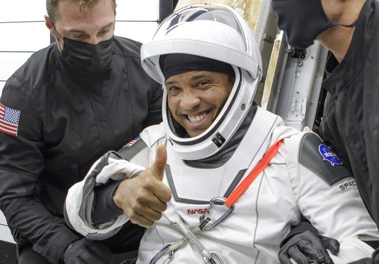 Astronaut NASA kembali dengan kapsul SpaceX