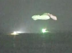 Detik-detik Astronaut Nyemplung ke Laut dari Antariksa