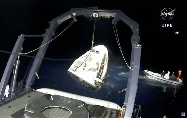 Astronaut NASA kembali dengan kapsul SpaceX