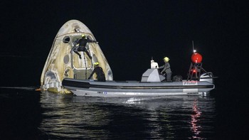 Kapsul ini nantinya akan diperbaki lagi oleh SpaceX untuk digunakan dalam penerbangan berikutnya. Foto: AP