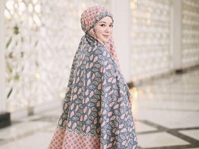 9 Foto Ayana Moon Pakai Mukena, Cantiknya Bikin Adem