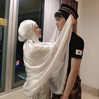 Wanita yang berusia 25 tahun ini mengabadikan momen bersama sang adik laki laki yang bernama AydinMoon. Sang adik juga belum lama ini menjadi seorang mualaf dan menjalankan puasa Ramadhan pertamanya. Foto: Dok. Instagram @xolovelyayana.