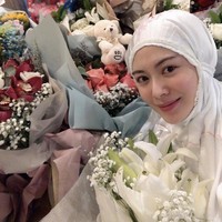 Selebgram dan model asal Korea Selatan yang bernama lengkap Ayana Jihye Moon itu mulai dikenal usai kisah mualafnya beredar di media sosial. Kisah hidupnya menjadi inspirasi bagi wanita muslimah lainnya. Foto: Dok. Instagram @xolovelyayana.