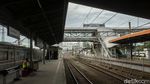 Begini Sepinya Stasiun Tanah Abang Usai Jam Operasional Dibatasi