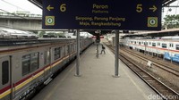 Dengan adanya kebijakan tersebut, para pengguna KRL yang biasanya naik dan turun di Stasiun Tanah Abang pada waktu tersebut agar dapat menyesuaikan kembali perjalanannya. Sebagai alternatif, bagi pengguna KRL tujuan Stasiun Rangkasbitung, Parungpanjang, Serpong dapat naik dan turun di Stasiun Palmerah.