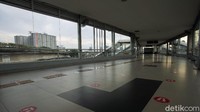 Pelayanan penumpang dari Rangkasbitung, Parung Panjang hingga Serpong, hanya sampai di Stasiun Palmerah. Kemudian untuk penumpang dari arah Bogor, Depok, Nambo-Angke hingga Jatinegara PP tidak akan melayani naik turun penumpang dari Stasiun Tanah Abang.