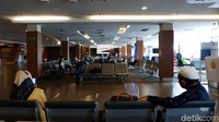 Beginilah suasana terkini Bandara Husein Sastranegara, Bandung, jelang pengetatan larangan mudik, Senin (3/5/2021).
