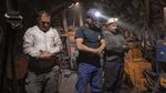 Potret Penambang Bosnia yang Berpuasa di Bawah Tanah