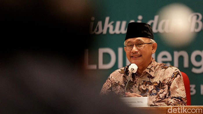 Lembaga Dakwah Islam Indonesia (LDII) ajak masyarakat gotong royong tangani pandemi COVID-19. Salah satunya dengan tetap di rumah dan tak mudik jelang Lebaran.