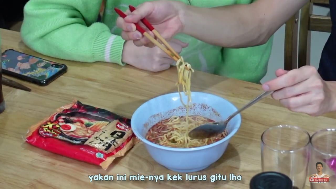 YouTuber Ini Coba Pepsi 'Blackpink' hingga Oreo 'Lady Gaga', Gimana Rasanya?