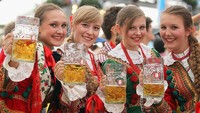 Jerman, Jerman hanya mengizinkan warga negara Jerman dan mereka yang punya izin tinggal untuk masuk ke Jerman dari India. Lainnya dilarang. Johannes Simon/Getty Images  