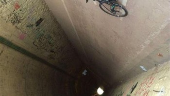 Seolah akan terjatuh, padahal... Foto: dok Reddit via Brightside