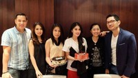 Evan juga pernah terlihat hadir saat merayakan ulang tahun Sandra Dewi bersama dengan beberapa temannya yang lain. Foto: Instagram@iam.evansanders