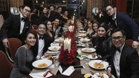 Evan juga terlihat hadir dalam sebuah acara makan malam bersama banyak artis kondang seperti Ruben Onsu, Eko Patrio, Jessica iskandar dan artis-artis lainnya. Foto: Instagram@iam.evansanders