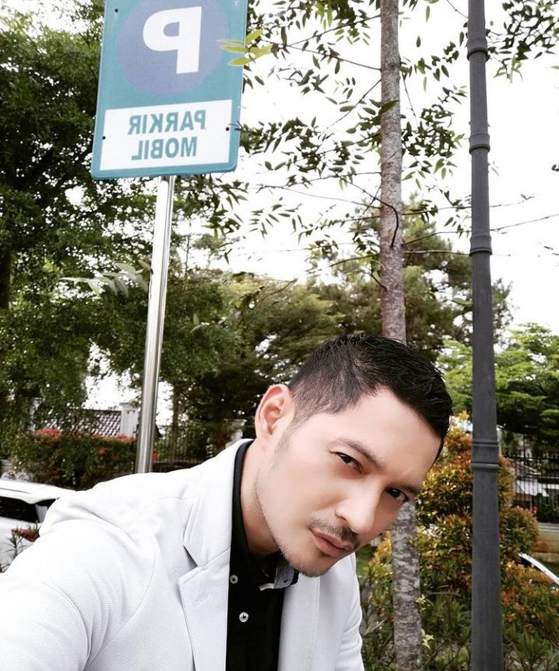 Intip Kebersamaan Evan Sanders, 'Nino' Ikatan Cinta Saat Makan Bareng Sahabat