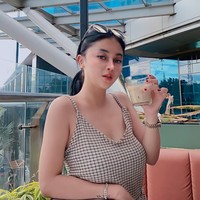 Diceritakan Risa merupakan copet yang baru direkrut oleh Saep setelah Gugum dan Mira keluar sebagai anak buahnya. Penampilannya sebagai copet baru pun mencuri perhatian penonton. Foto: Instagram @ghinakamillaa