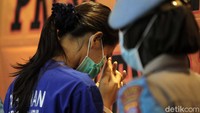 Dalam pengungkapan tersebut menghadirkan tersangka berinisial NA (25).