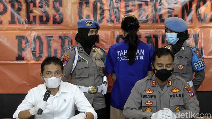 Ini Wanita Cantik Pengirim Takjil Beracun di Bantul Satreskrim Polres Bantul telah menangkap wanita pengirim takjil beracun yang menewaskan bocah yang memakan takjil tersebut. Begini tampangnya.