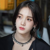 J STAYC dan Yoona pun debut sebagai idol KPop di umur yang tak jauh berbeda. J debut di umur 16 tahun, sementara Yoona saat itu berumur 17 tahun. Foto: dok. HIGH UP Entertainment