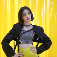 Namun, tak sedikit netizen Korea yang menilai J STAYC dan Yoona memancarkan kecantikan tersendiri. “Keduanya cantik, tapi tidak mirip,” komentar seorang netizen. Foto: dok. HIGH UP Entertainment