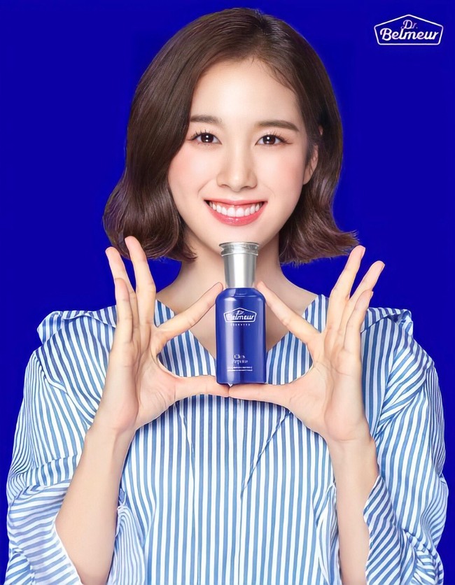 Meski baru memulai debut, J STAYC telah mencuri perhatian dengan visualnya. Ia didapuk sebagai model untuk produk Dr. Balmeur dari The Face Shop. Foto: dok. HIGH UP Entertainment