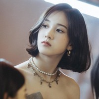 J sendiri baru saja debut bersama STAYC pada Desember 2020. Pemilik nama asli Jang Ye Eun ini lahir pada 9 Desember 2004 dan kini berumur 17 tahun. Foto: dok. HIGH UP Entertainment