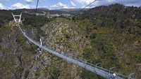 Proses pembangunan jembatan gantung yang didesain oleh Studio Itecons itu memakan waktu hingga 3 tahun.