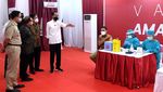 Jokowi Pantau Vaksinasi Pedagang di Thamrin City