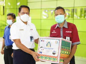 KAI Beri Bantuan Sembako Senilai Rp 328 Juta ke 1.313 Porter Stasiun