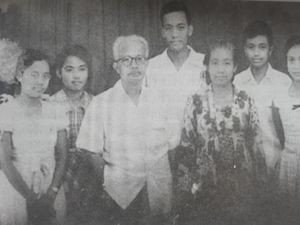 Sang Menteri Bersarung yang Bersahaja