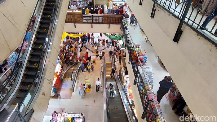 Kondisi Pasar Baru Bandung.