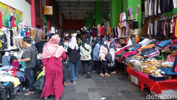 Kondisi Pasar Tanah Abang, Jakpus pagi in.