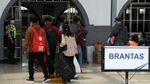 Stasiun Pasar Senen Ramai Jelang Pengetatan Larangan Mudik