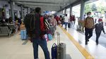 Stasiun Pasar Senen Ramai Jelang Pengetatan Larangan Mudik