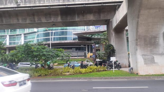 Kondisi trotoar di Jl Prof Dr Satrio di depan Kuningan City, Kuningan, Jakarta Selatan.