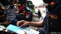  Pemeriksaan data armada bus juga dapat diperiksa secara online oleh petugas Dishub.  