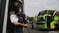 Seperti diketahui, momen Lebaran kerap dimanfaatkan warga untuk mudik ke kampung halaman. Tahun ini, guna menekan angka kasus COVID-19, mudik pun dilarang pada 6 Mei mendatang. Tak sedikit warga yang kemudian memilih mudik lebih awal sebelum larangan mudik diberlakukan.