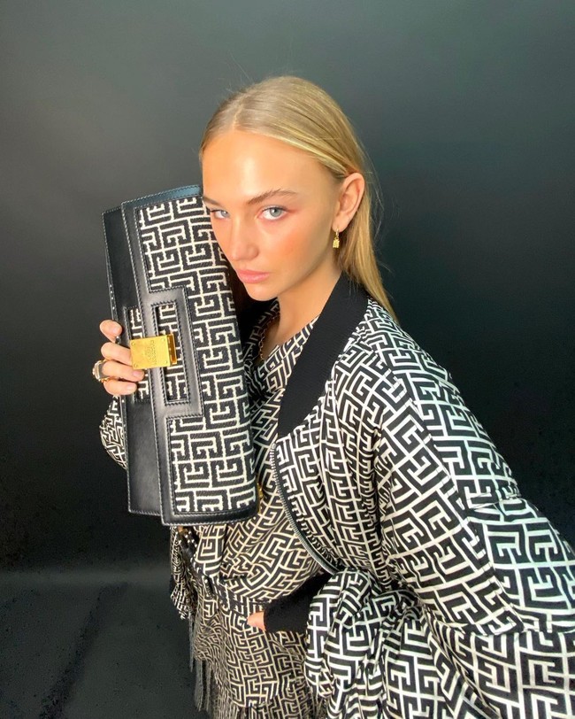 Namun semua itu tinggal kenangan, karena Romeo Beckham diduga telah menghapus semua potret kebersamaan mereka di Instagram. Foto: Instagram @mimimoocher