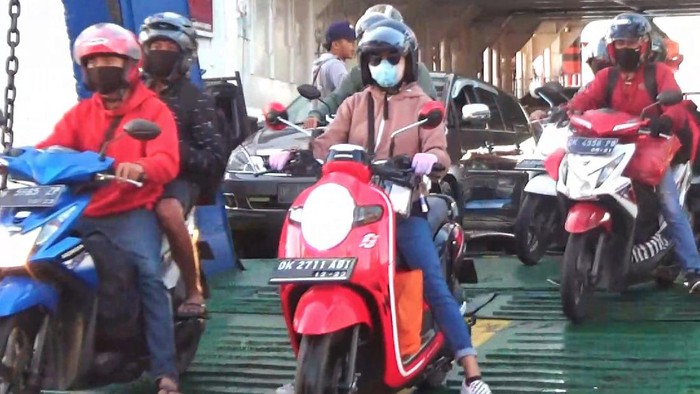 Pemudik dari Bali Semakin Banyak Menyeberang ke Jawa