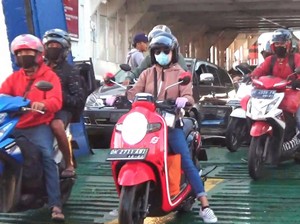 Jelang Larangan Mudik, Pemudik dari Bali Mulai Padati Pelabuhan Ketapang