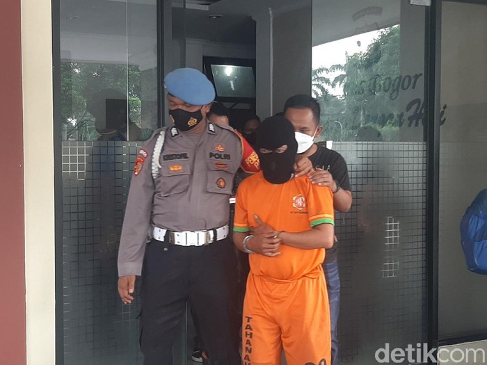 Penodong Kurir di Bogor