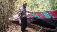 Dari keterangan polisi, ratusan sumur itu telah ada sejak beberapa tahun lalu namun baru terlihat beberapa bulan terakhir.  