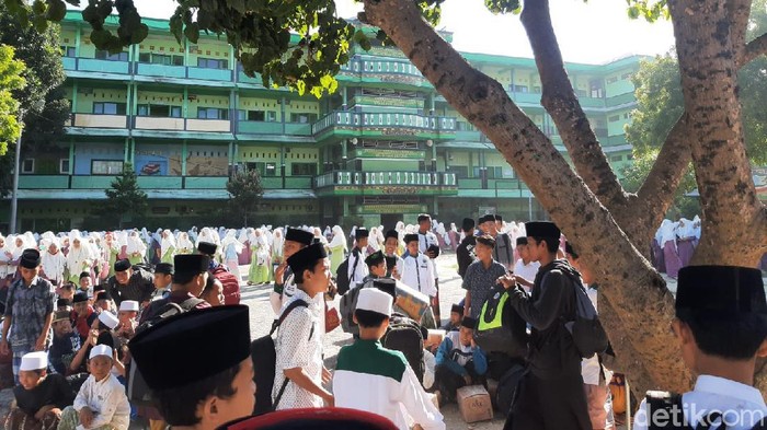 Ribuan Santri Ponpes Sunan Drajat Lamongan Pulang Nikmati Libur Lebaran